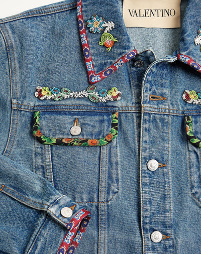 Valentino Garavani veste en jean à broderies